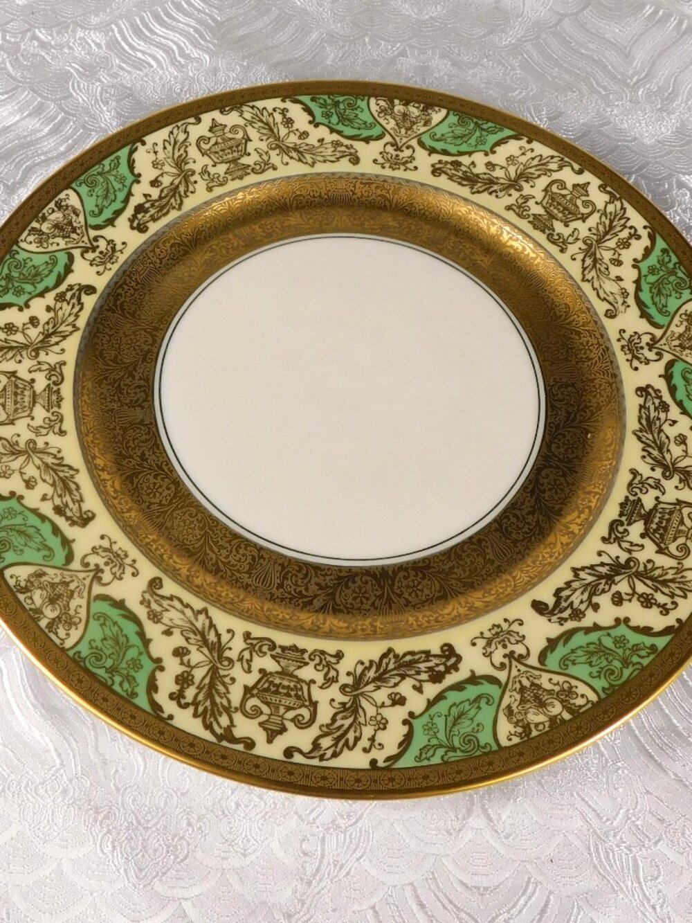 Heinrich & Co, Pickard Dinner Plate in P59-11 # 27645
